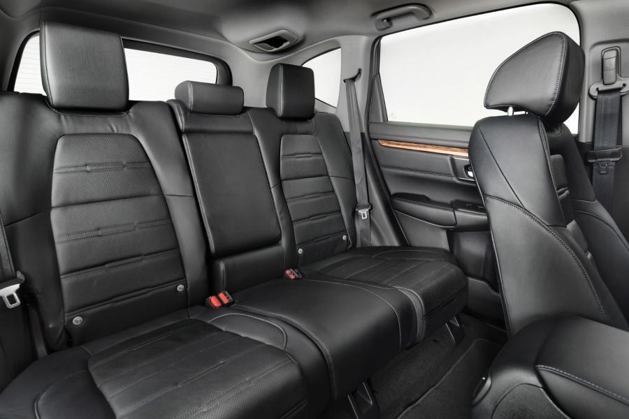 Интерьер Honda CR-V 2017 года  (WW) (фото 10 из 65)